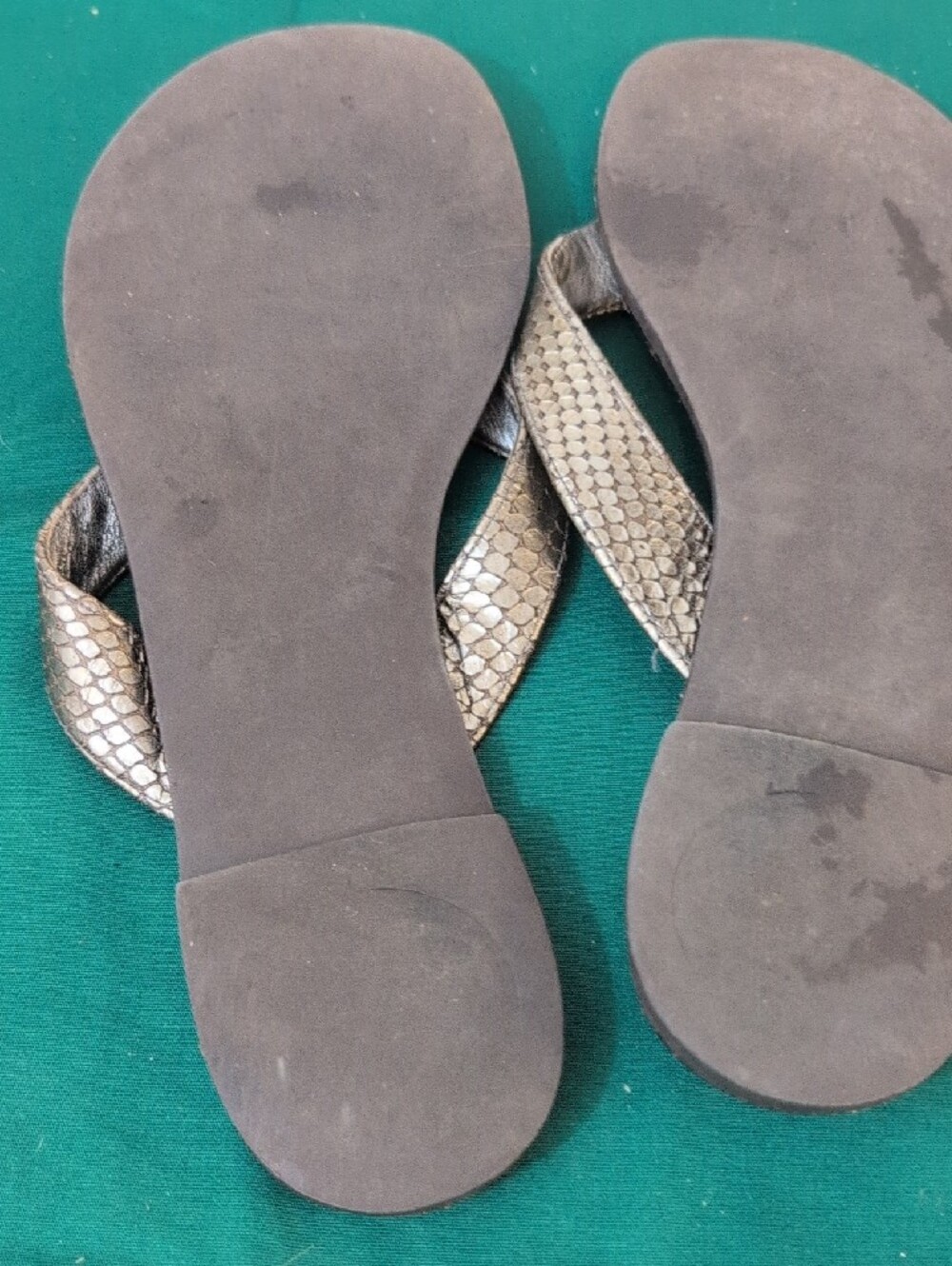 Tory Burch Metallic Gold Snake-Effect Logo Thong Sandals - Picture 5 of 5